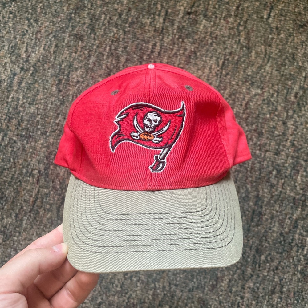 Vintage Tampa Bay Buccaneers Hat‎ Logo 7 NFL Snapback Red Tan Two Tone Cap OSFA